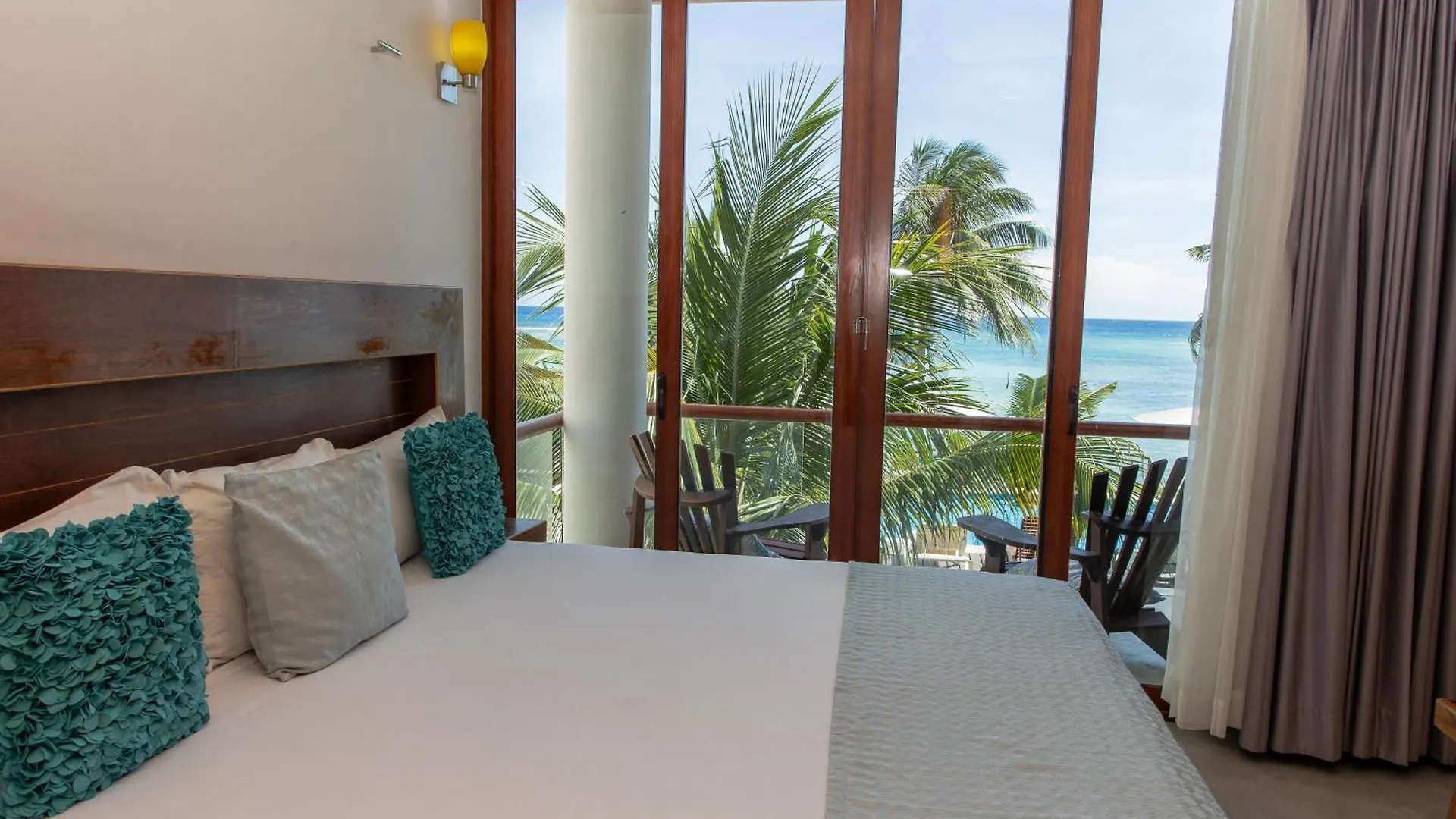 Aquastar Hotel & Apartments Махауаль