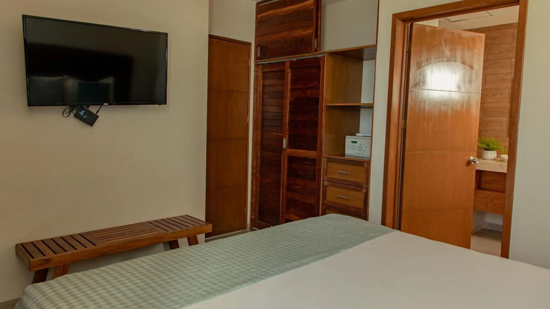 Aquastar Hotel & Apartments Махауаль Мексика