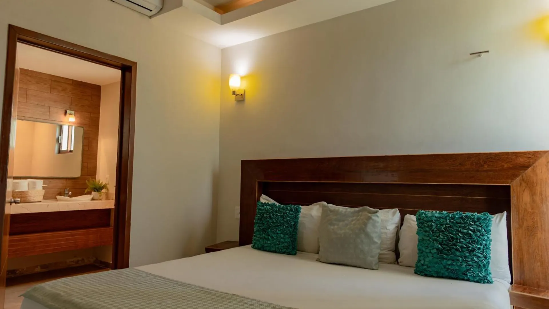 Aquastar Hotel & Apartments Махауаль