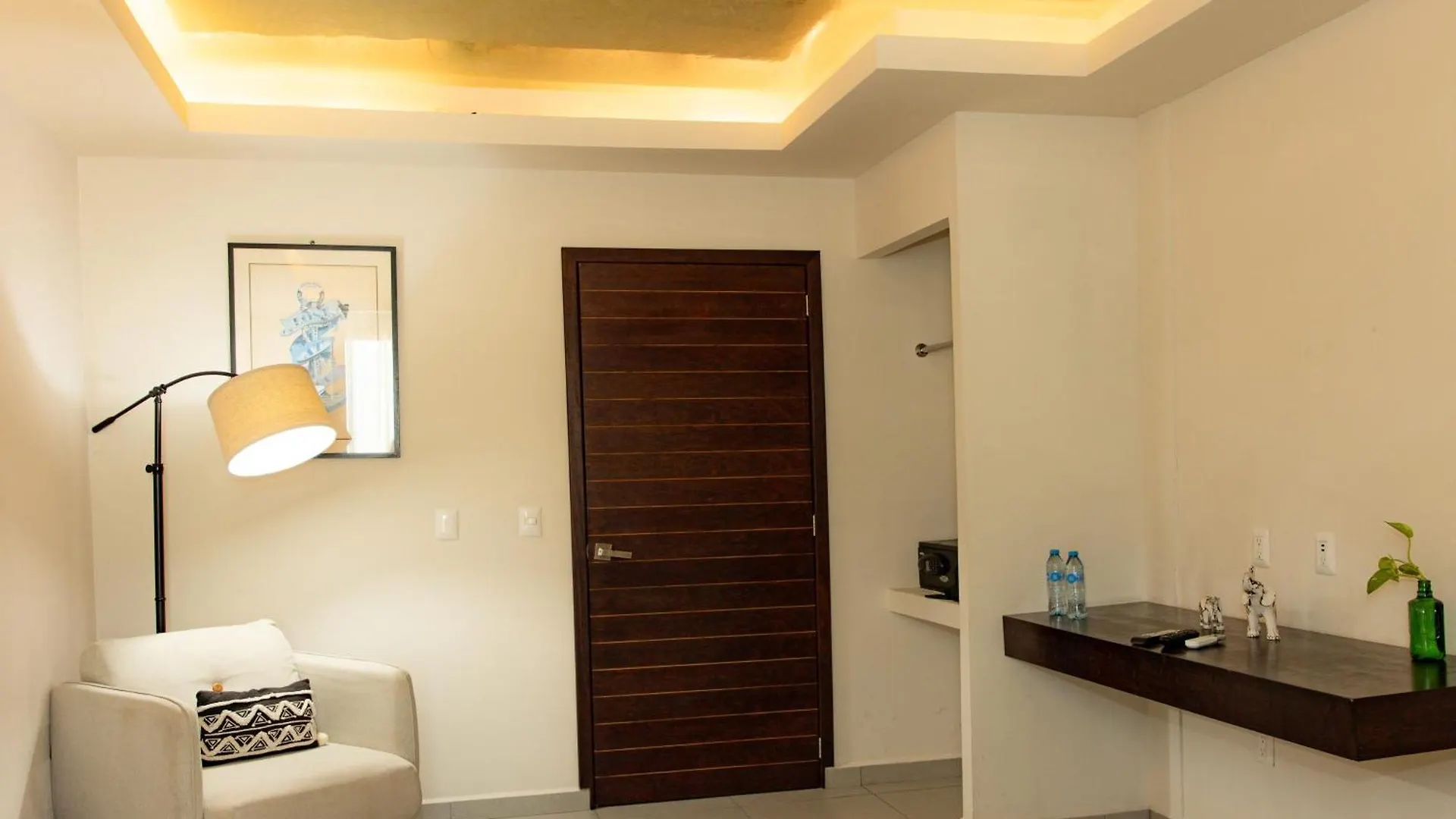 Aquastar Hotel & Apartments Махауаль
