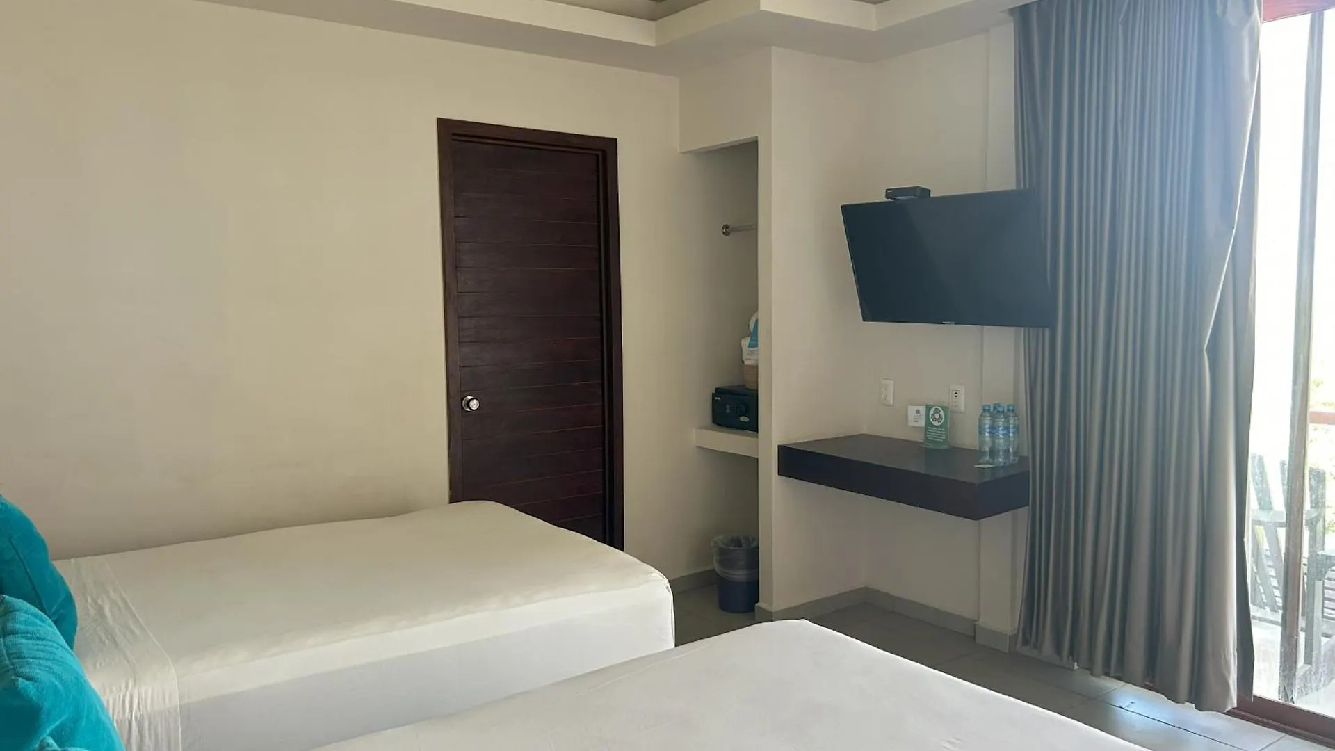 Aquastar Hotel & Apartments Махауаль