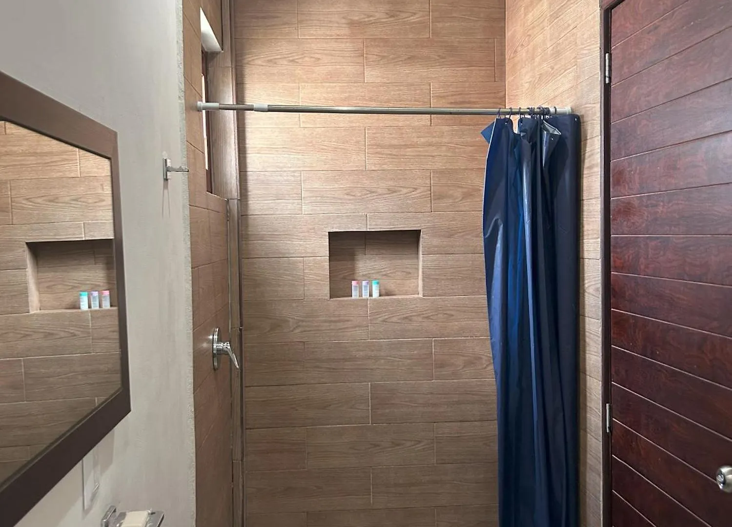 Aquastar Hotel & Apartments Махауаль
